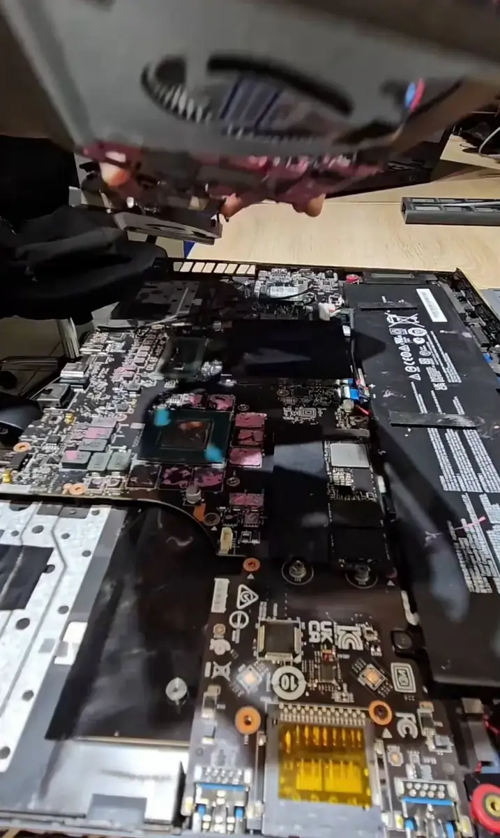 Розборка MSI Pulse GL66 та зняття системи охолодження
