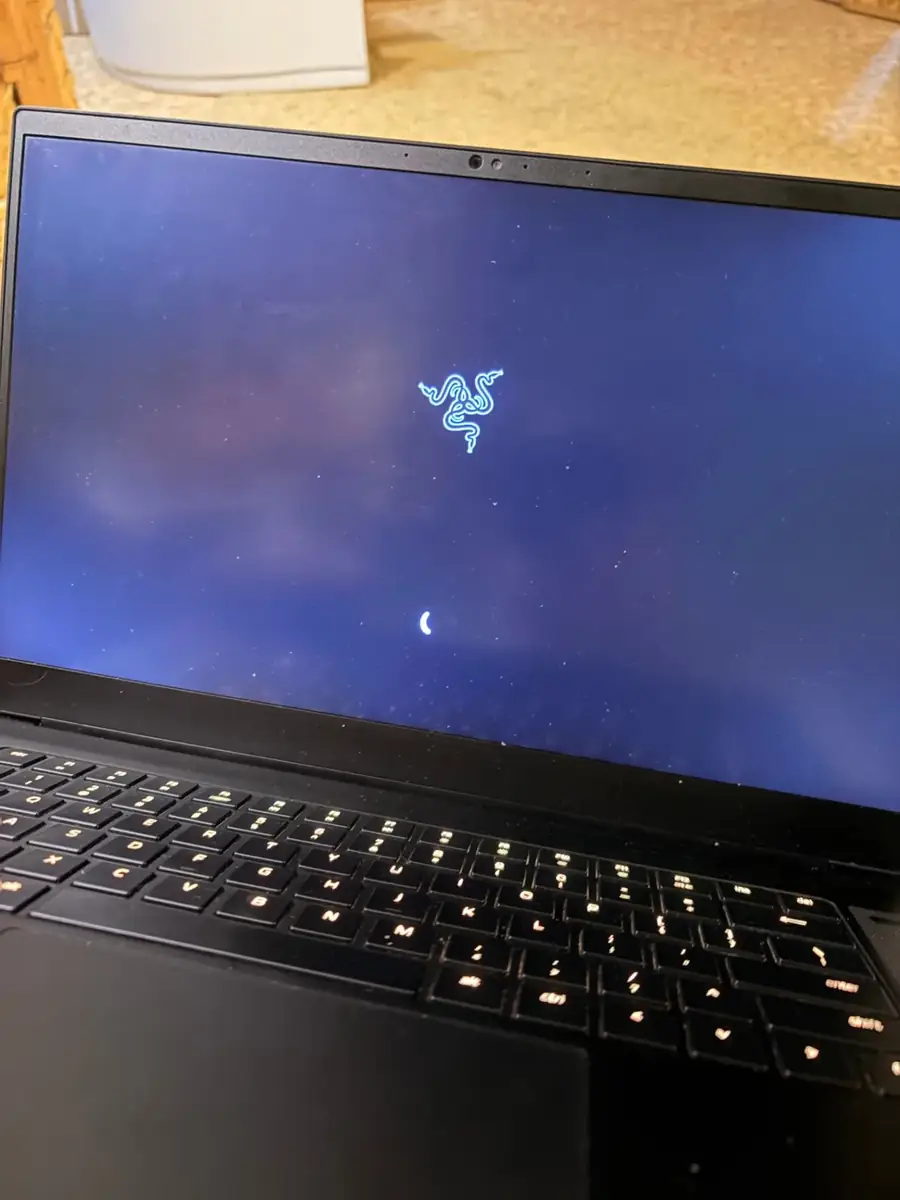Симптом до ремонту: Razer Blade 15 — razer blade 15 перезавантажувався і сильно грівся — деградація фаз живлення (vrm), метро Героїв Дніпра, Київ
