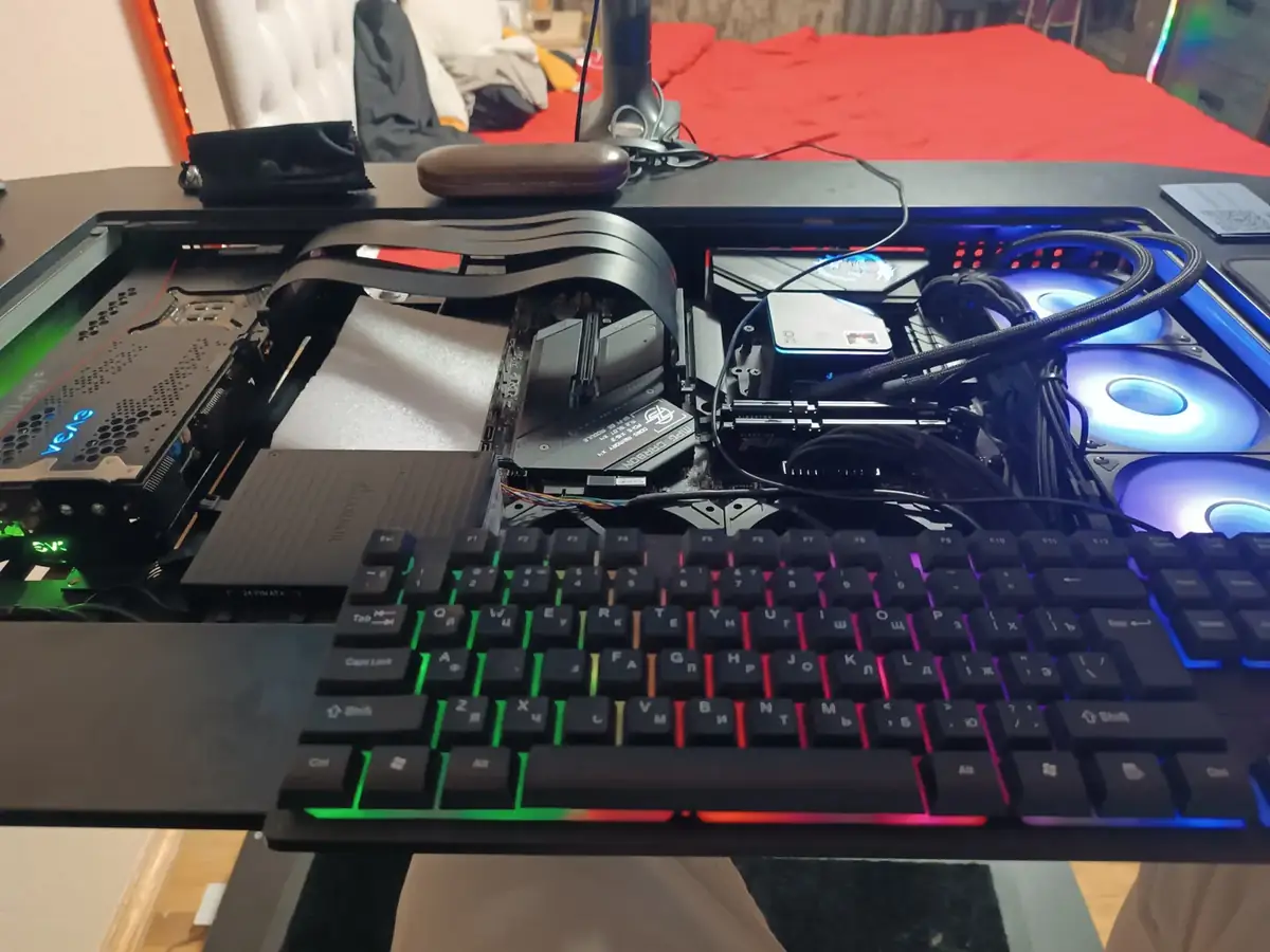 Ремонт Custom ATX у столі: технічне обслуговування кастомного пк, вбудованого в стіл — Печерський район, Київ