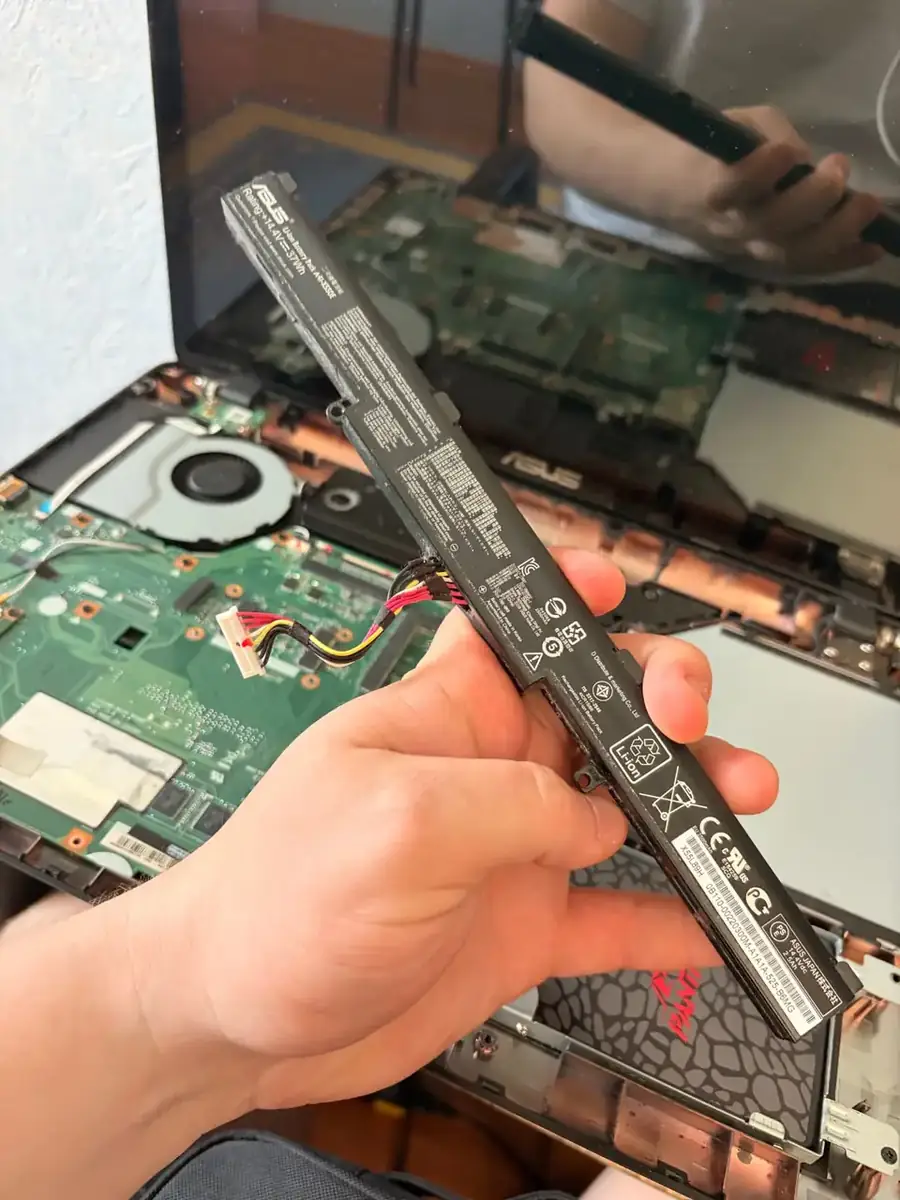 Нова батарея ASUS A41-X550E замість зношеної