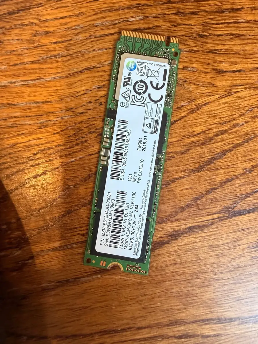До ремонту: Samsung PM981 MZ-VLB512 — ноутбук не стартував і випадав у bios — вийшов з ладу контролер nvme ssd, Київ